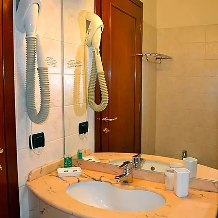 Otel Grobberio 2*